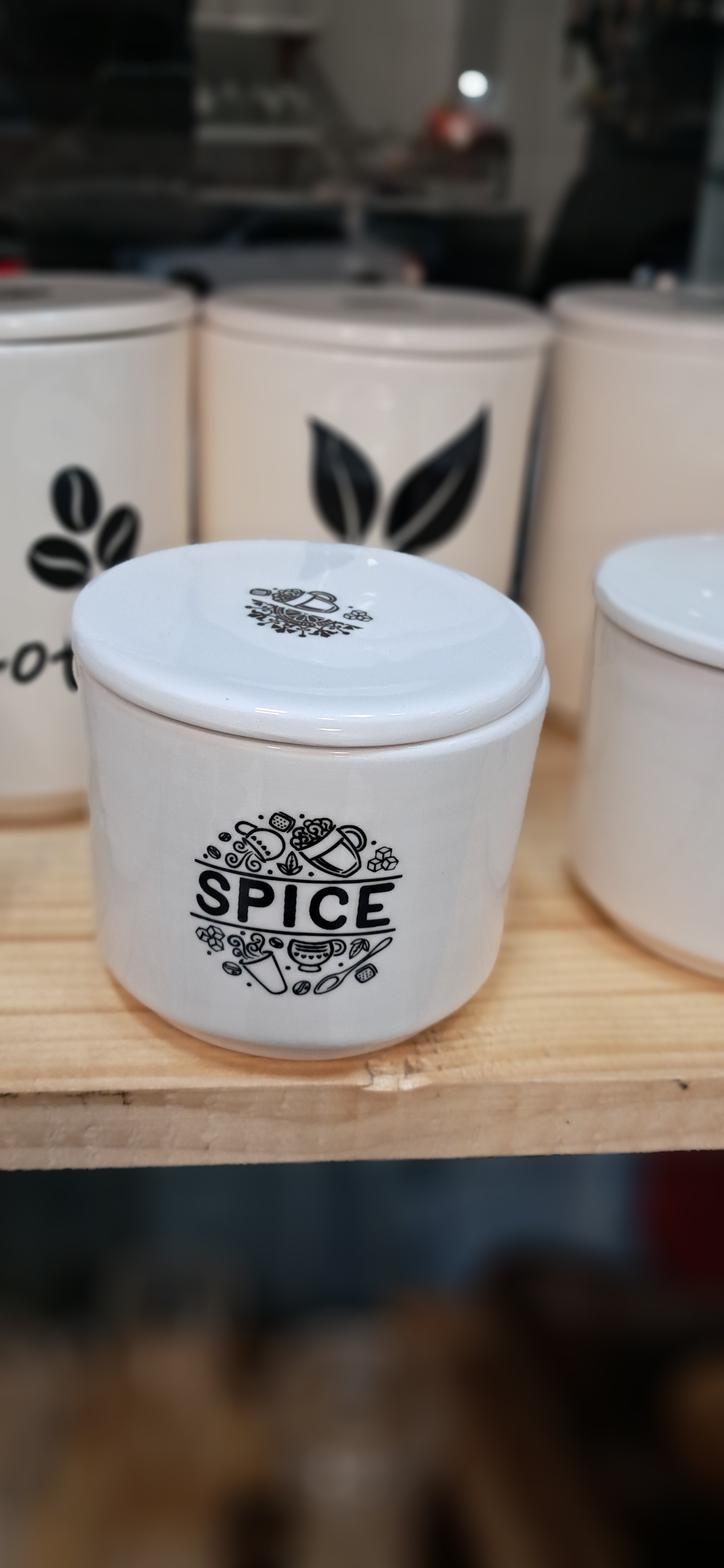 ست شش تکه پا سماوی و جا ادویه سرامیکی