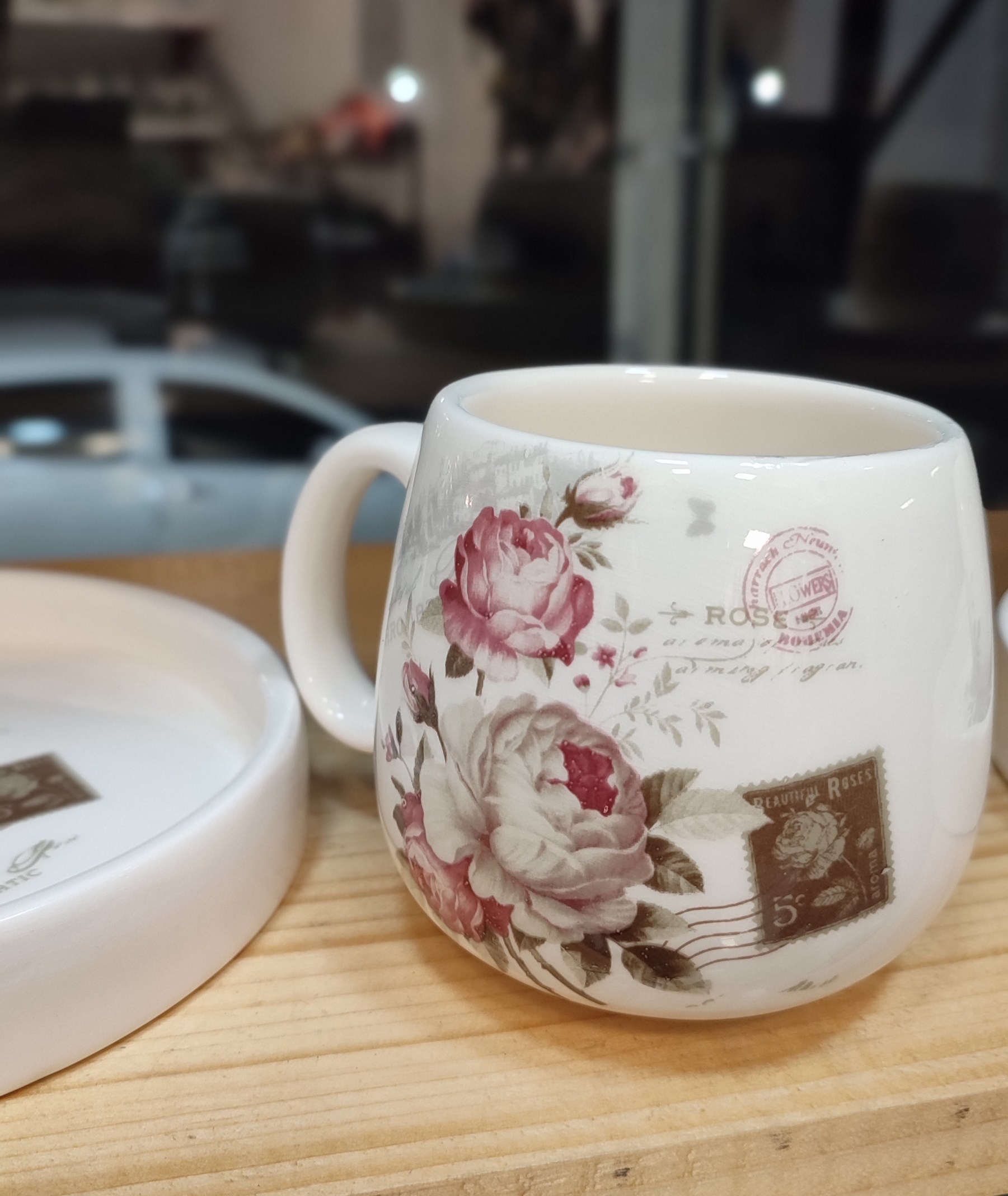 ماگ و زیرماگی سرامیکی لعابدار باکیفیت